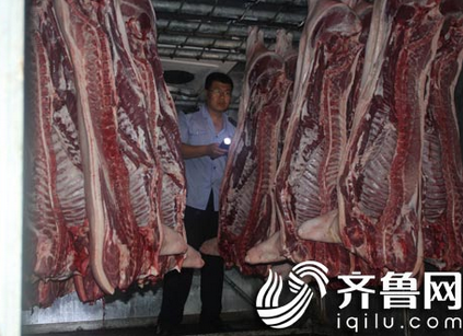 张店食药监局凌晨突击检查“注水猪肉”