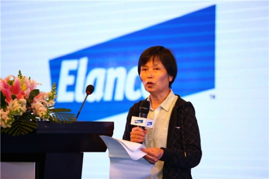 5. 中国兽药协会常务副秘书长耿玉亭女士致辞_副本.jpg