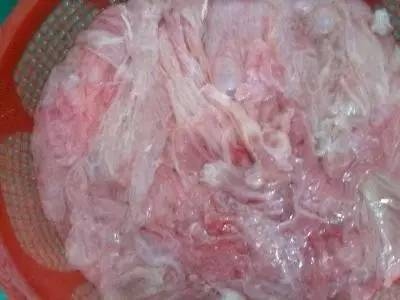 如何检查母猪产后胎盘是否下完？