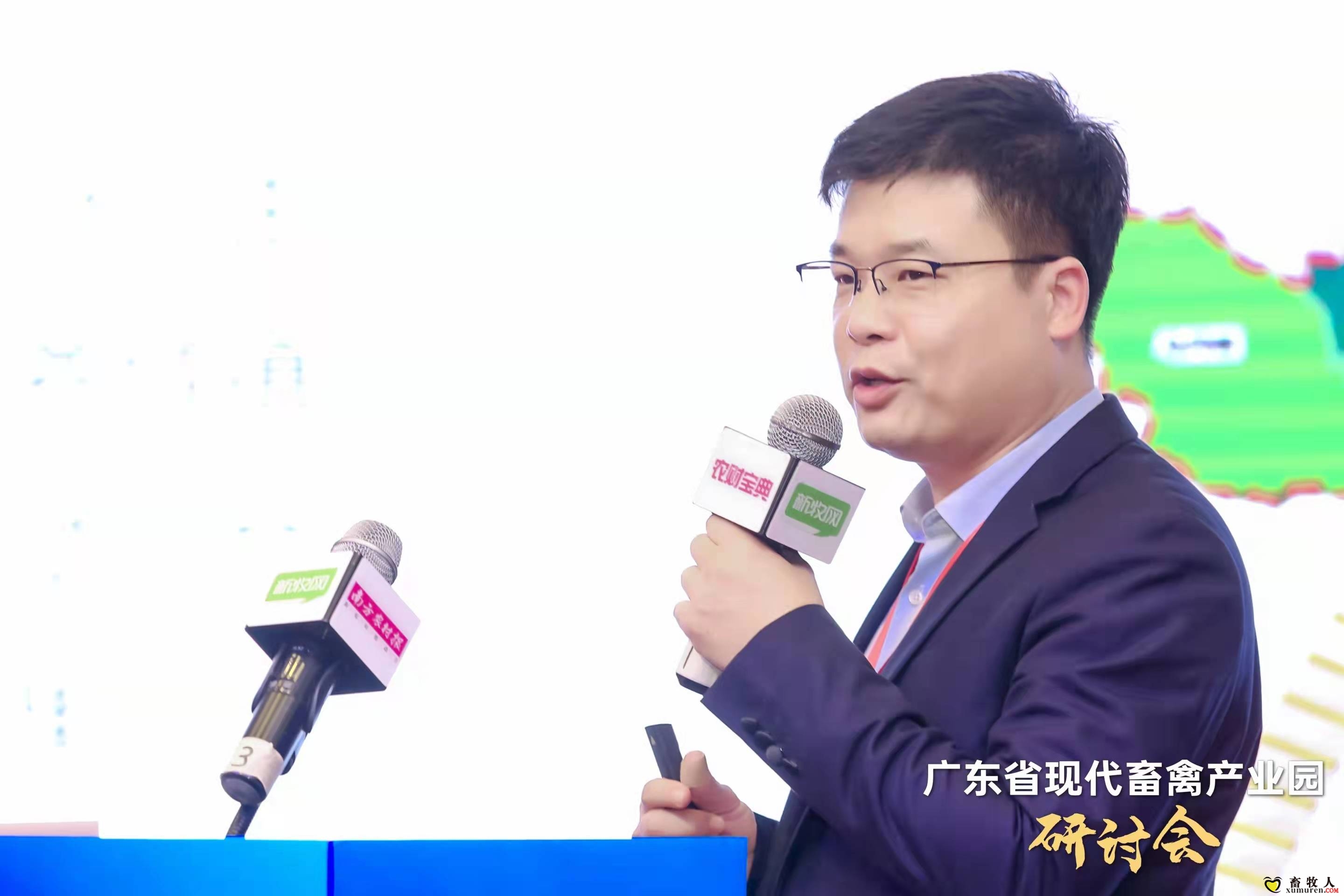 开平市旭日蛋品有限公司总经理姚辉亮介绍江门市开平市家禽产业园.jpg