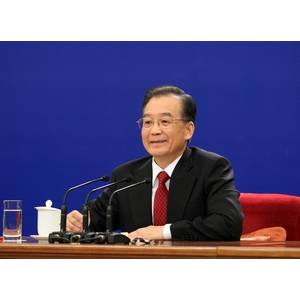 温家宝：“三农”是重中之重 首要保障粮食安全